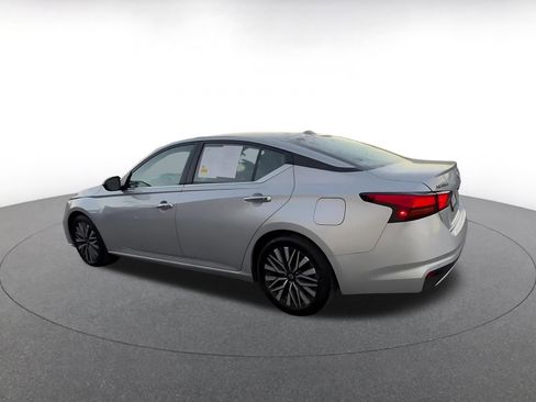 Used 2024 Nissan Altima 2.5 SV image 10