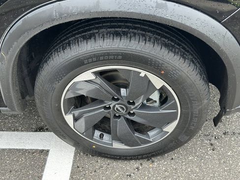Certified 2025 Nissan Rogue SV AWD/4WD image 9