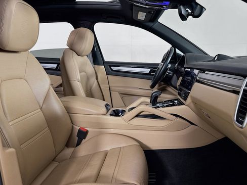 Used 2023 Porsche Cayenne Platinum Edition AWD/4WD image 6