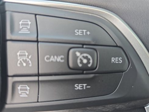 New 2025 Jeep Grand Cherokee Limited image 18