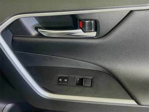 Used 2019 Toyota RAV4 Limited image 31