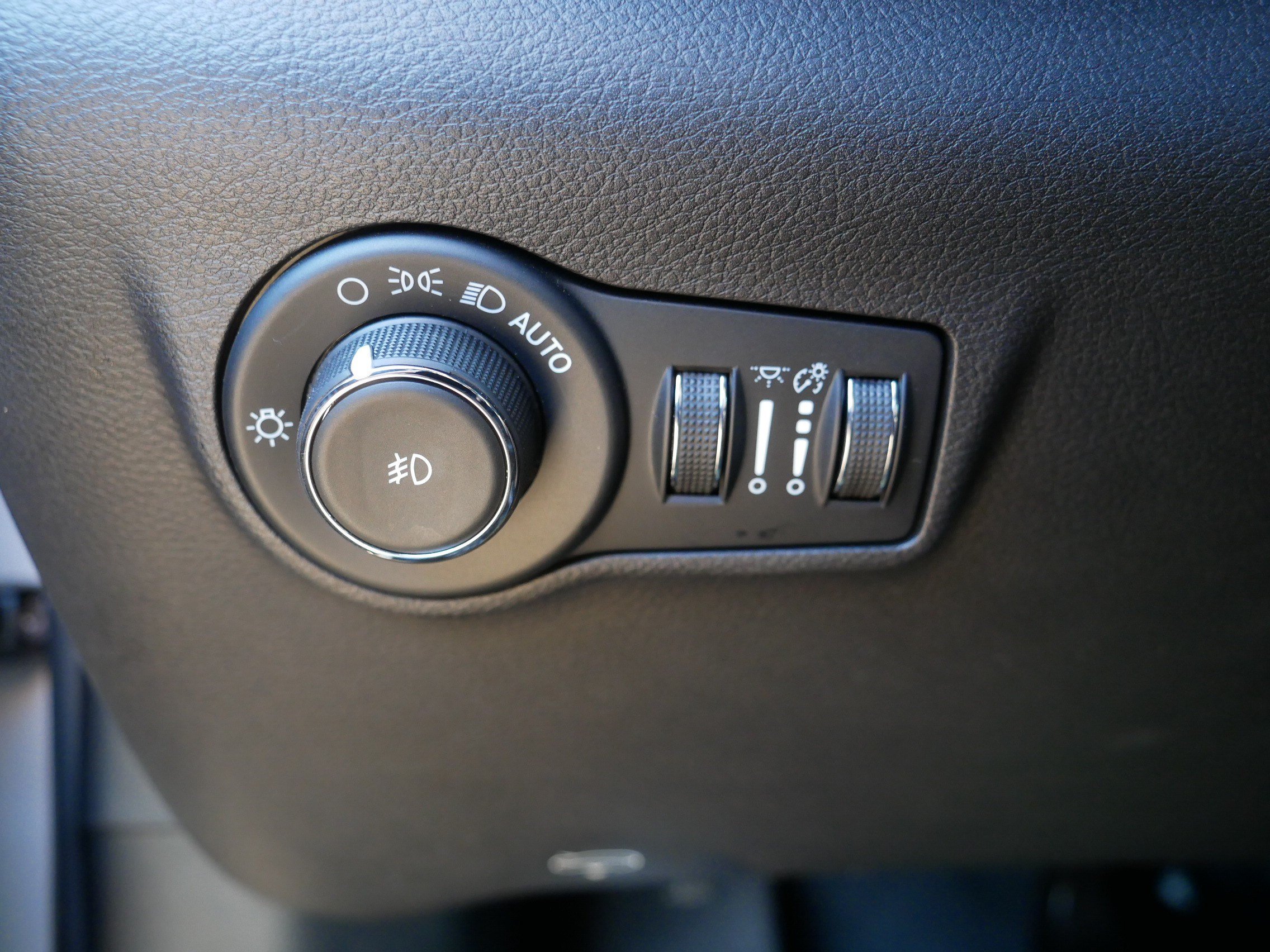 Used 2023 Jeep Compass Latitude w/ Sun and Sound Group AWD/4WD image 26