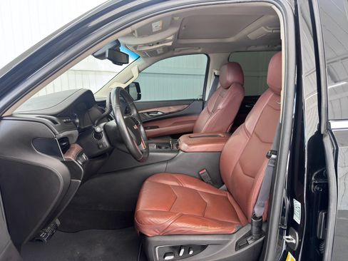 Used 2016 Cadillac Escalade Luxury RWD image 9