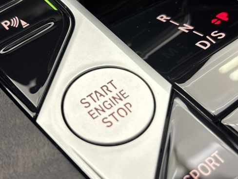 Used 2023 BMW X7 xDrive40i w/ M Sport Package image 24