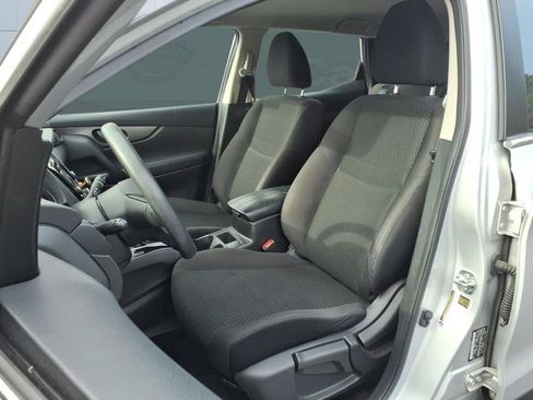 Used 2020 Nissan Rogue Sport S image 3