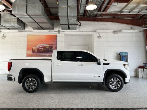 Used 2024 GMC Sierra 1500 AT4 w/ Technology Package AWD/4WD image 11