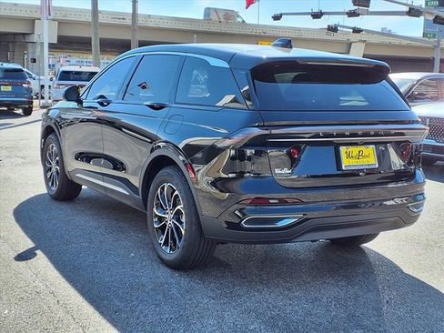 New 2026 Lincoln Nautilus Premier image 4