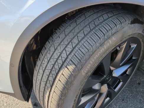 Used 2023 Tesla Model X Plaid image 12