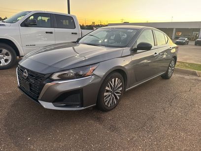 Used 2024 Nissan Altima 2.5 SV
