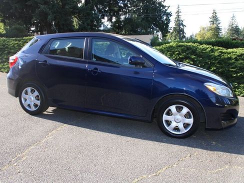 Used 2009 Toyota Matrix FWD image 2