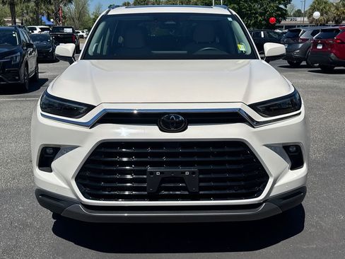 Used 2024 Toyota Grand Highlander Limited image 8
