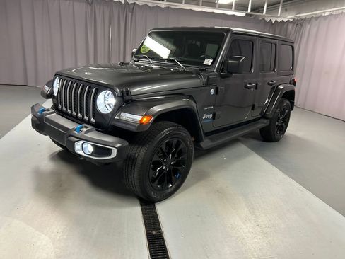 Used 2022 Jeep Wrangler Unlimited Sahara w/ Cold Weather Group image 3