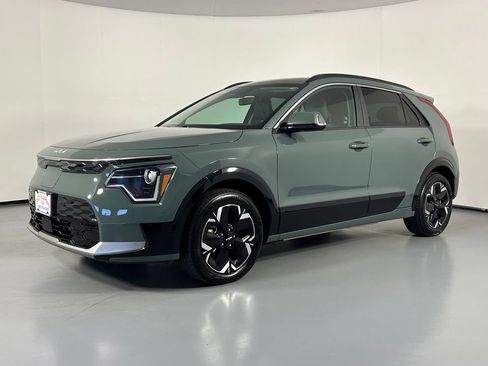 Used 2024 Kia Niro Wind w/ Wind Preserve Package FWD image 3