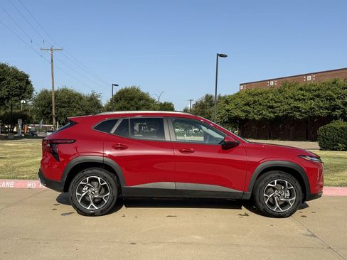 Used 2026 Chevrolet Trax LT FWD image 3