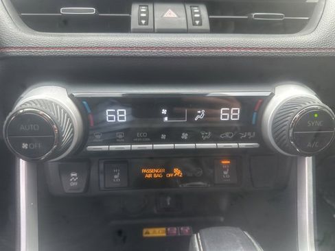 Used 2022 Toyota RAV4 XSE image 17