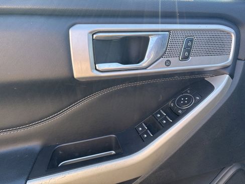 Used 2022 Ford Explorer Limited image 8