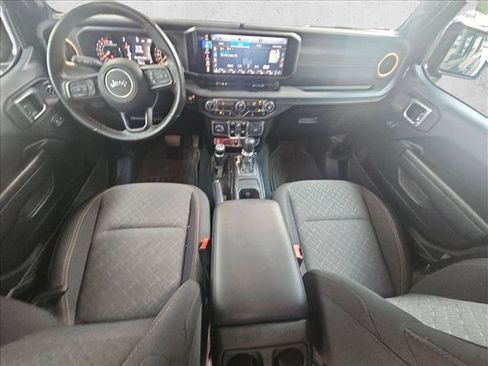 Used 2024 Jeep Gladiator Mojave AWD/4WD image 16