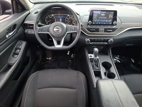 Used 2025 Nissan Altima 2.5 SV image 13