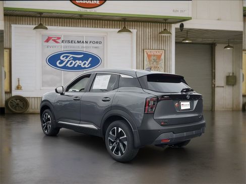 Used 2025 Nissan Kicks SV w/ SV Premium Package image 3