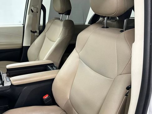 Used 2022 Toyota Sienna XLE AWD/4WD image 13