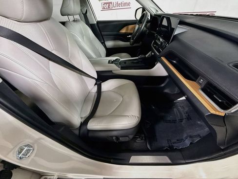 Certified 2024 Toyota Grand Highlander AWD image 34