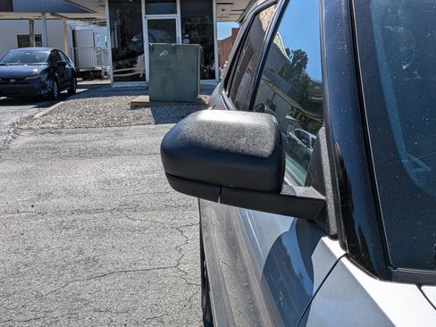 Used 2023 Ford Explorer XLT RWD image 12