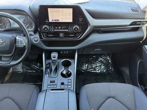 Used 2023 Toyota Highlander LE image 13