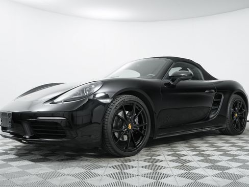 Used 2021 Porsche 718 Boxster RWD image 16