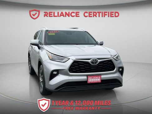 Used 2021 Toyota Highlander XLE AWD/4WD image 12
