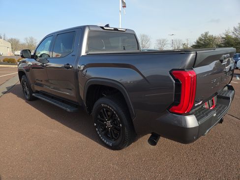 Used 2022 Toyota Tundra SR5 w/ SR5 Convenience Package image 5