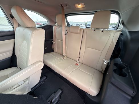 Certified 2024 Toyota Highlander XLE FWD image 26