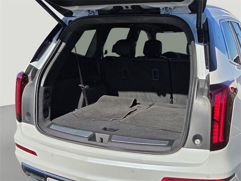 New 2025 Cadillac XT6 Luxury image 17