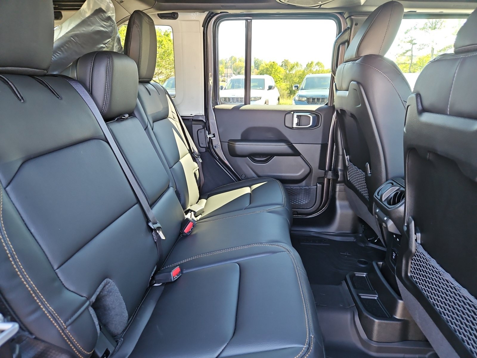 New 2027 Jeep Wrangler Unlimited Sahara AWD/4WD image 17