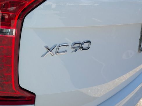 Used 2022 Volvo XC90 T5 Momentum image 15