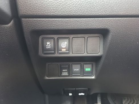 Used 2017 Nissan Rogue SV AWD/4WD image 41