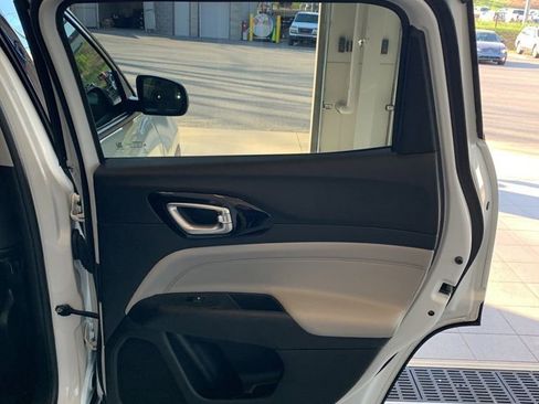 Used 2022 Jeep Compass Limited image 18