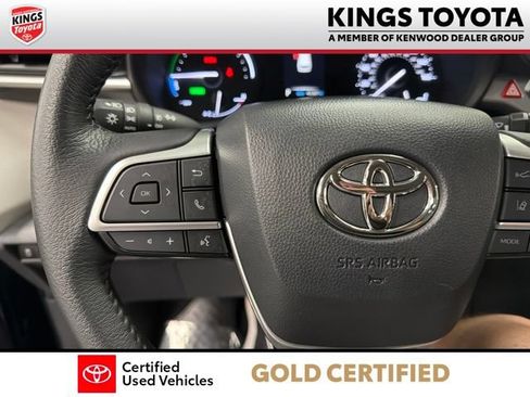 Used 2023 Toyota Sienna XLE FWD image 30