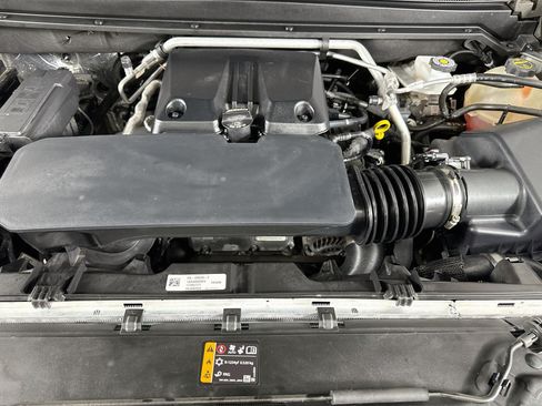 Used 2024 Chevrolet Colorado ZR2 w/ Technology Package AWD/4WD image 32