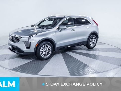 Used 2025 Cadillac XT4 Premium Luxury FWD image 3