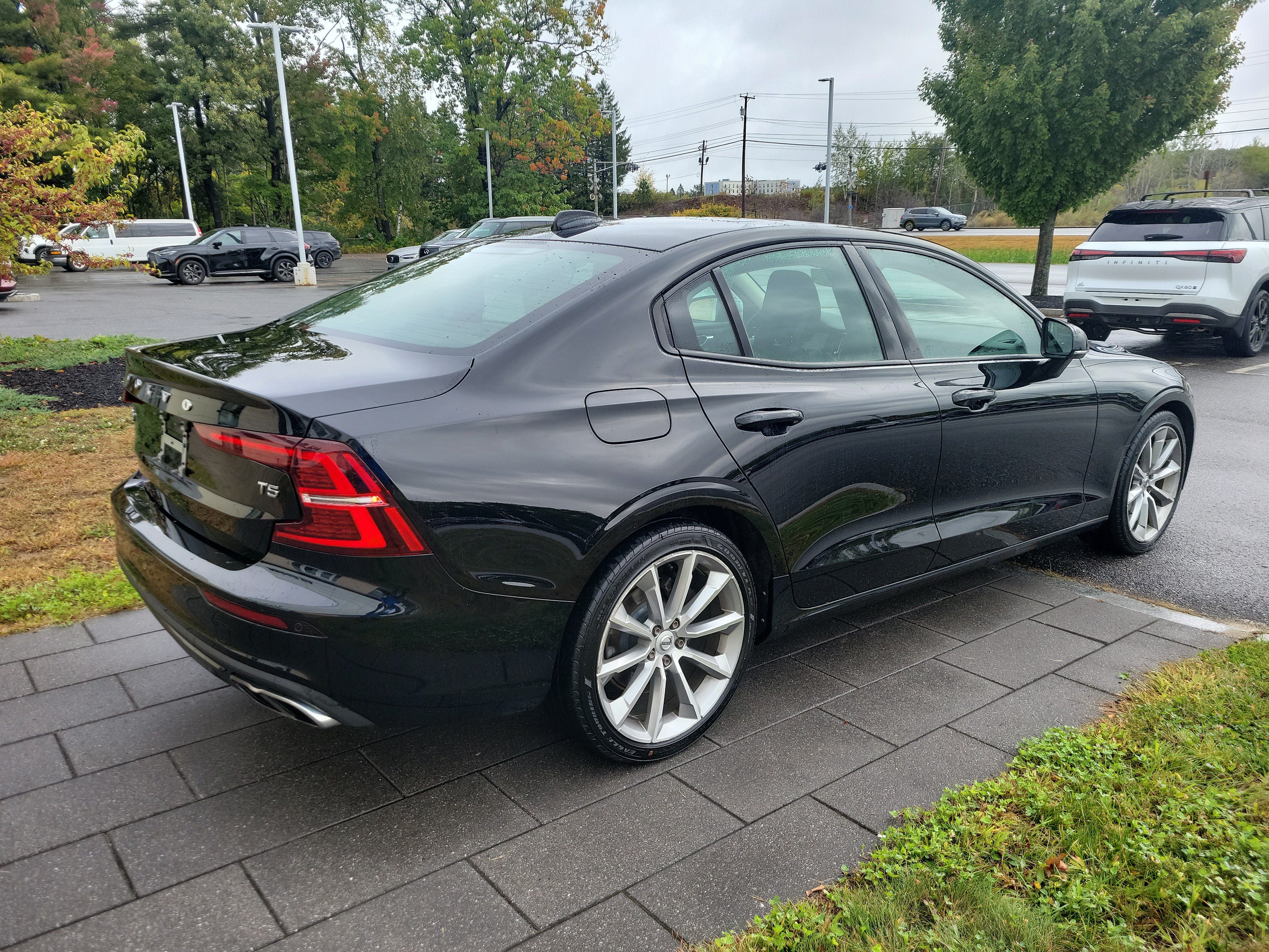 Used 2021 Volvo S60 T5 Momentum w/ Premium Package FWD image 7