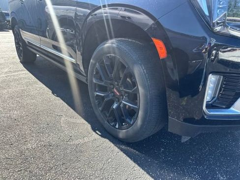 Used 2022 GMC Yukon XL Denali AWD/4WD image 3