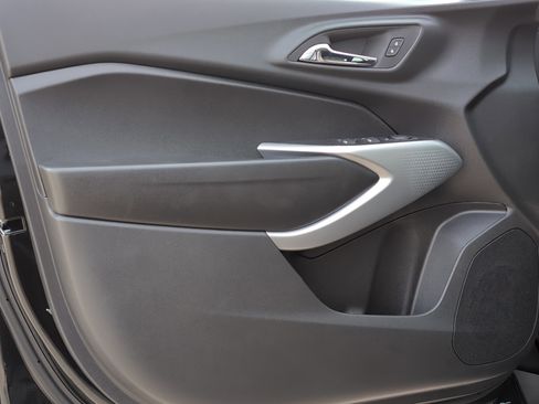 New 2026 Chevrolet Trax RS w/ Sunroof Package FWD image 16