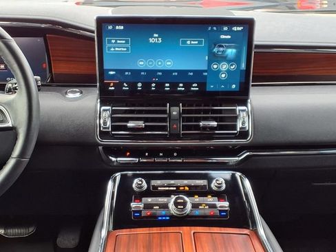 Certified 2024 Lincoln Navigator Reserve AWD/4WD image 9