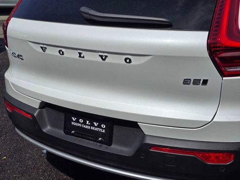 Certified 2024 Volvo XC40 B5 Plus image 13