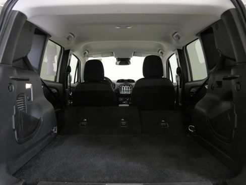 Used 2023 Jeep Renegade Latitude AWD/4WD image 26