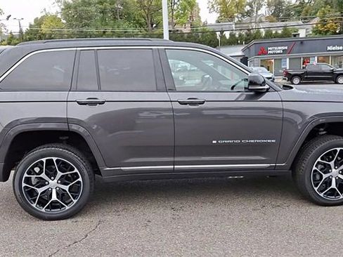 Used 2024 Jeep Grand Cherokee Summit image 9
