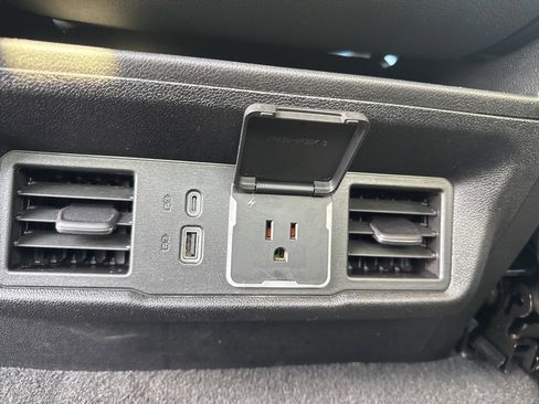 Used 2025 GMC Sierra 1500 SLT image 14