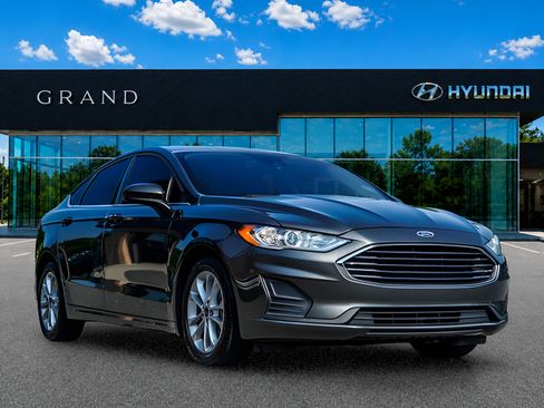 Used 2020 Ford Fusion SE FWD image 8