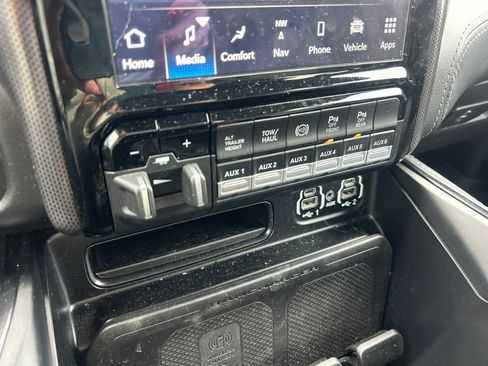 Used 2022 RAM 2500 Limited AWD/4WD image 16