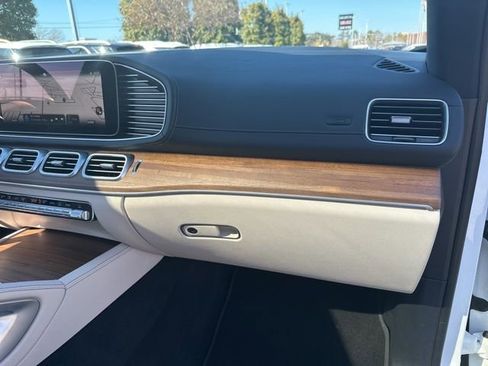 Used 2025 Mercedes-Benz GLS 450 4MATIC image 41